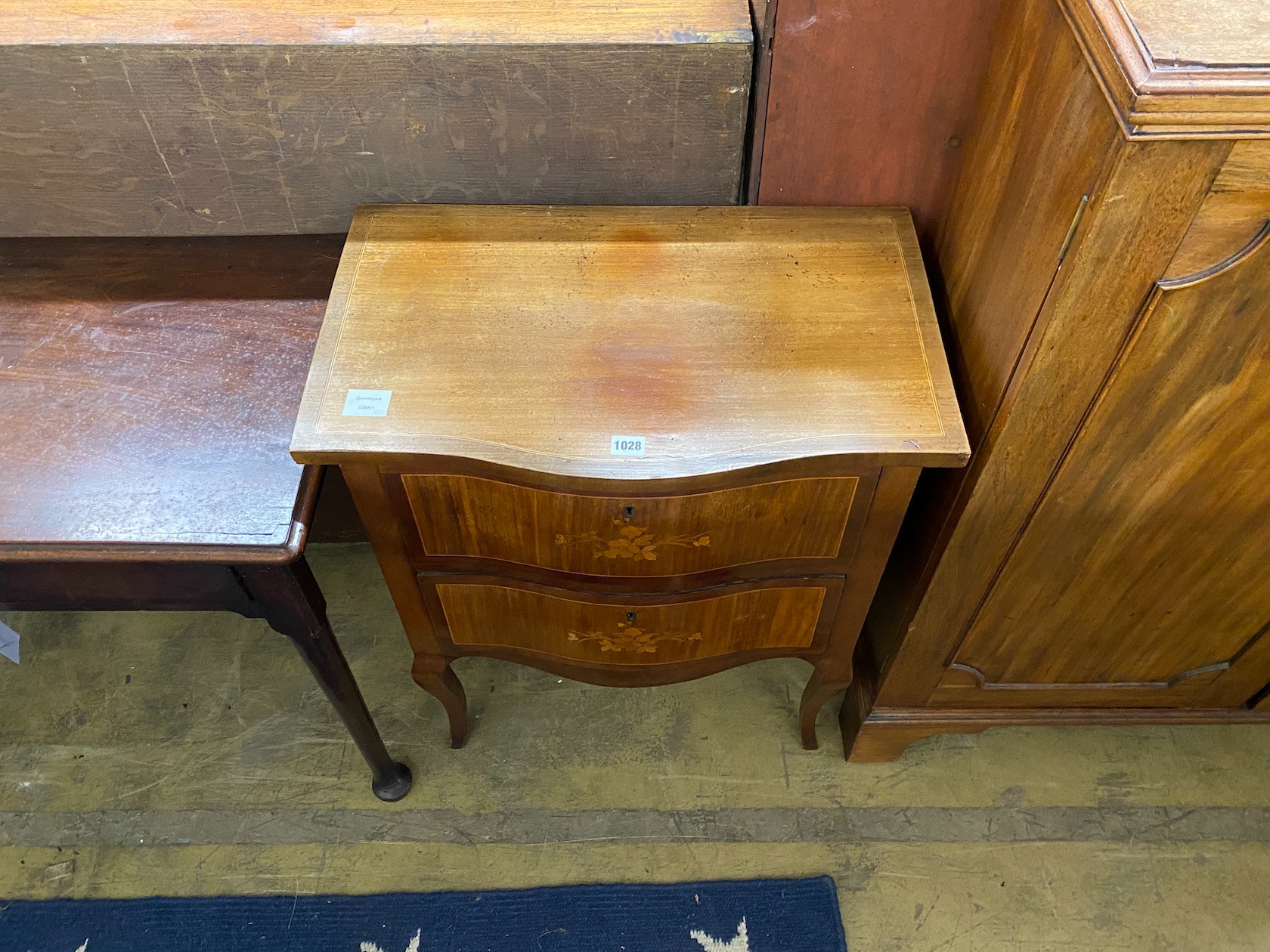 A French marquetry inlaid mahogany serpentine petite commode, width 61cm, depth 38cm, height 76cm